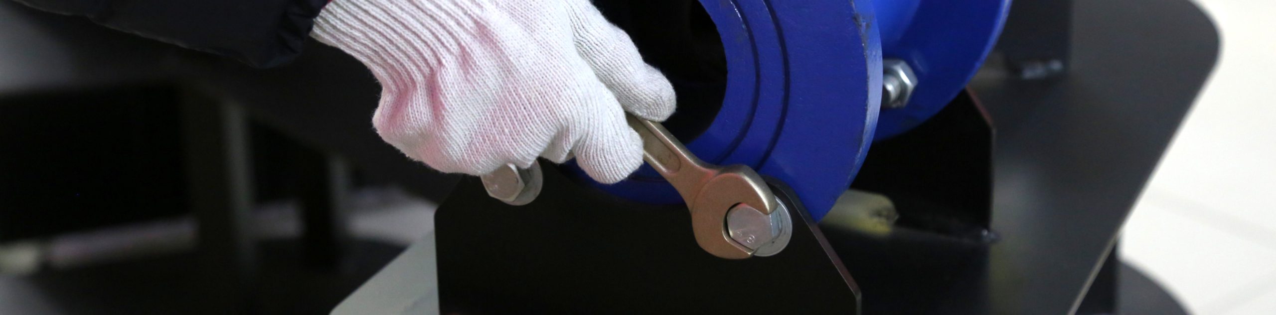 Non-sparking combination wrench for hazardous industrial maintenance