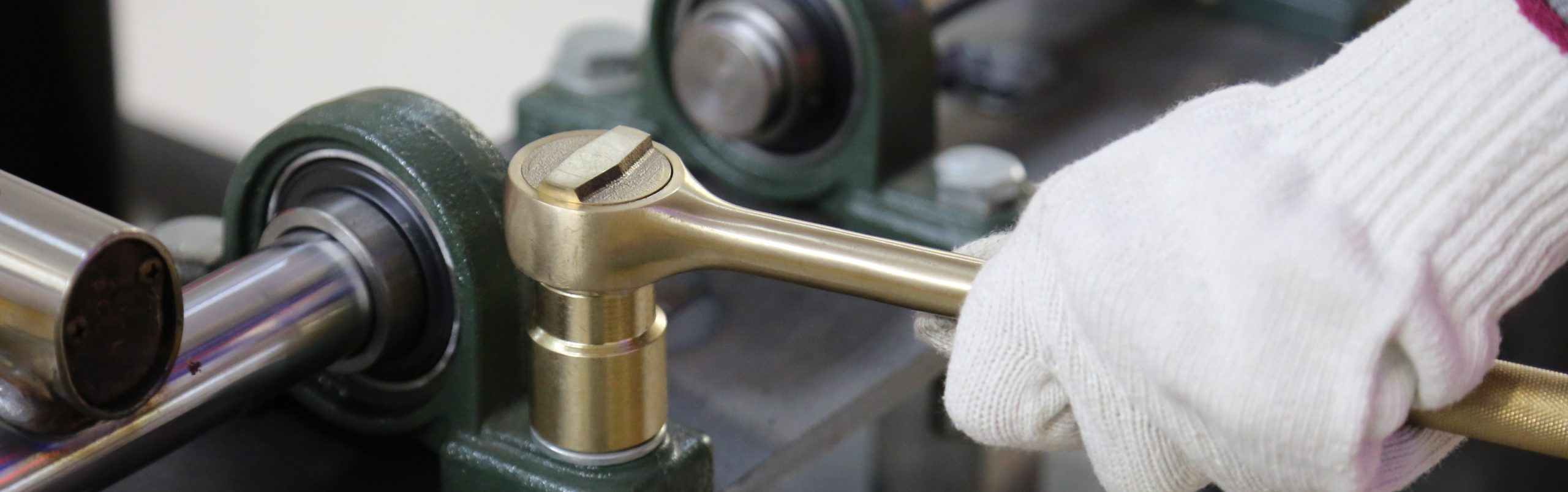 Non-sparking ratchet wrench for hazardous industrial zones