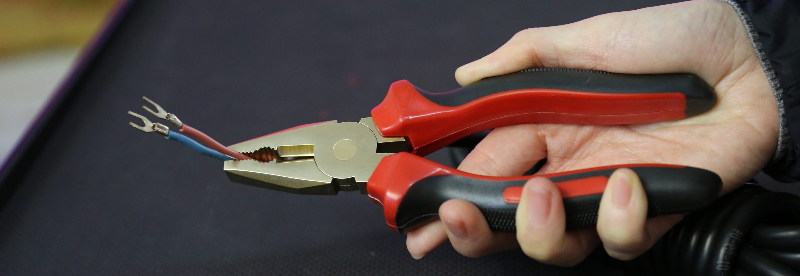 Non-sparking lineman pliers for hazardous industrial work